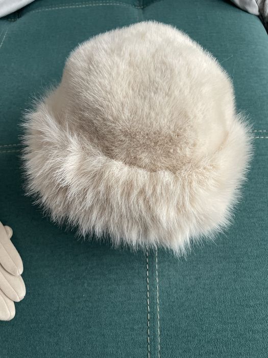 Зимна пухена шапка