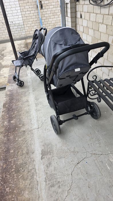 Две детские коляски