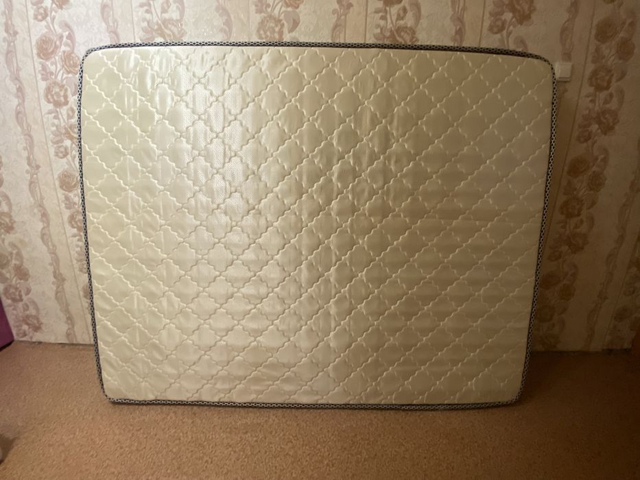Продам матрас в идеалном состояний самовывоз