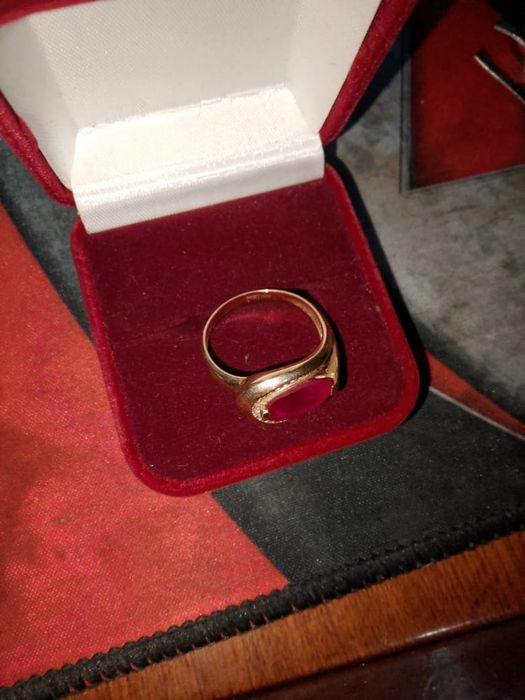 Кольцо золотое с рубином