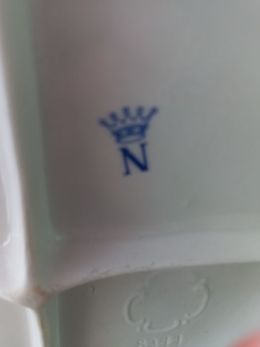 Продаётся старинная  статуэтка.германия.