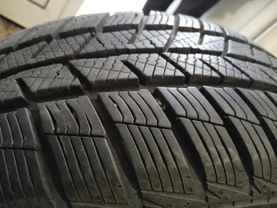 2 бр. зимни гуми 205/55R16 - отлично състояние