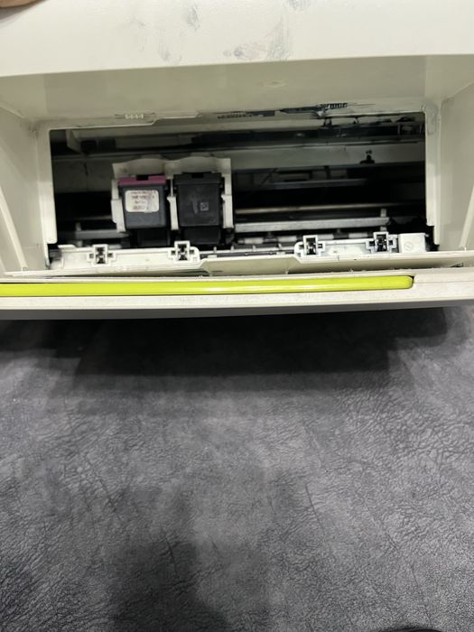 Vand imprimanta cu scaner HP