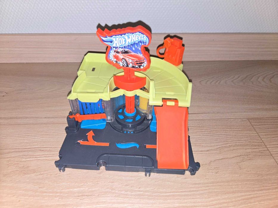 Hot Wheels monster trucks / акула / Прави свързващи елементи за писта