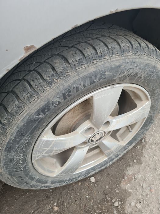 Продам все сезонку 4шт стоит в машине