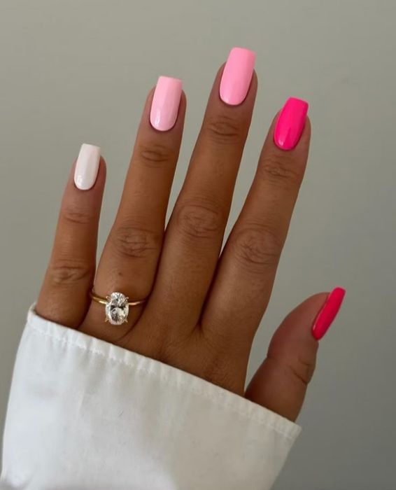 Услуги маникюра , педикюра