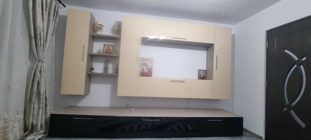 Vând apartament cu 3 camere decomandat