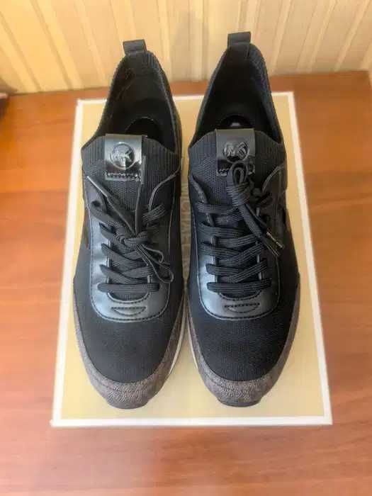 Кроссовки Michael Kors