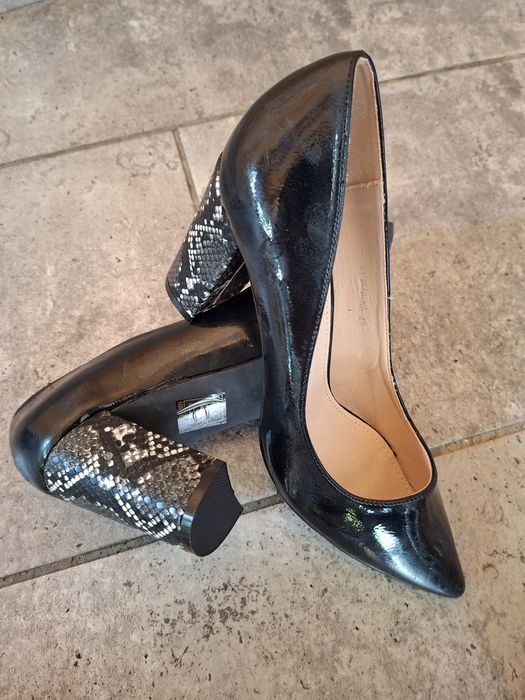 Pantofi negri eleganti
