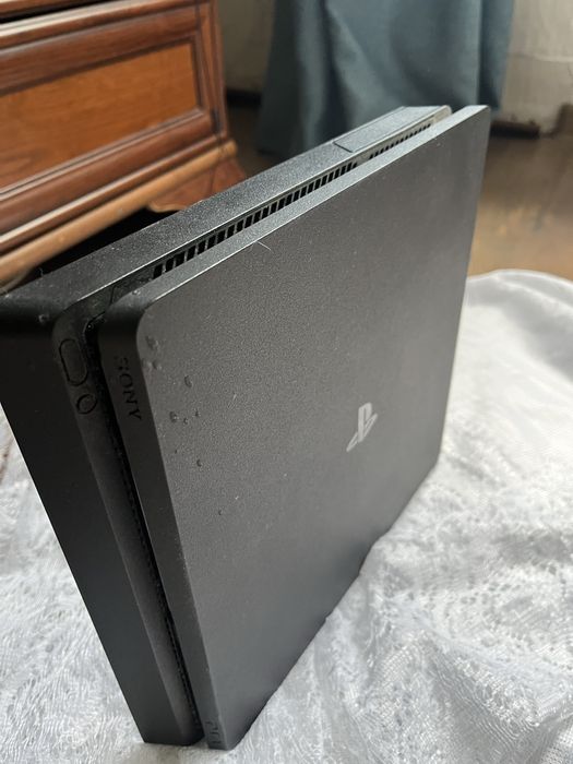 Playstation 4 slim