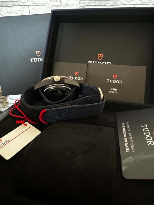 **Часовник Tudor**