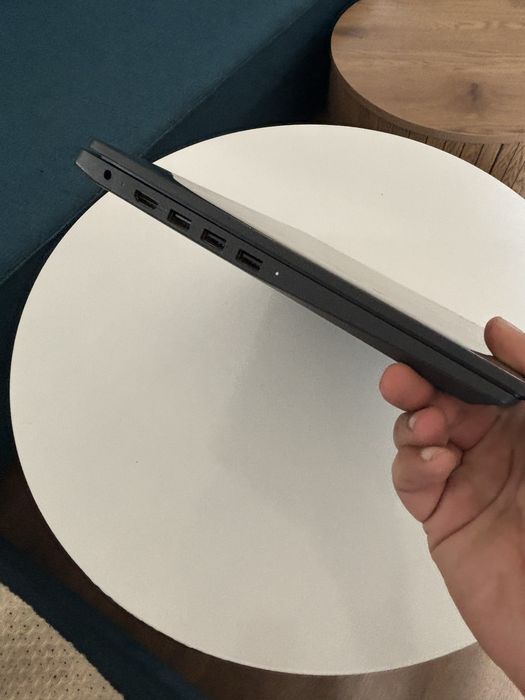 Lenovo 14 inch• i3 10Th gen• 8Gb ram DDR4• SSD Nou