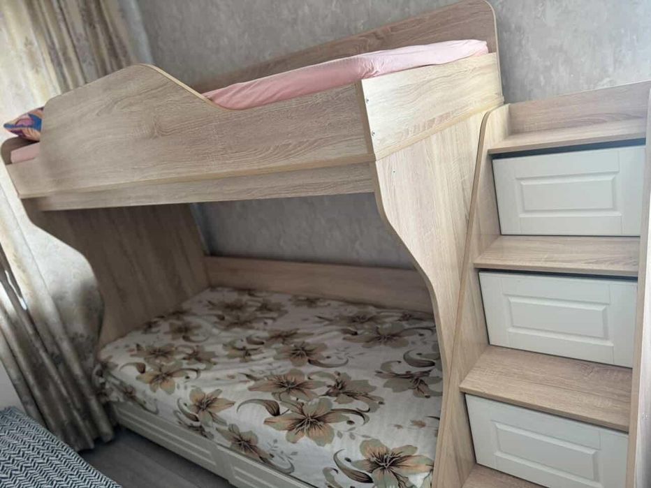 Двухярусная кровать