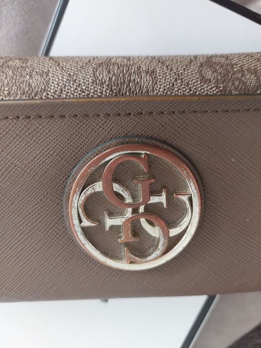 Портмоне на Guess.