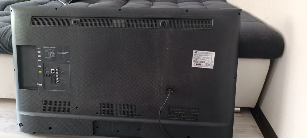 Продам телевизор Самсунг на запчасти