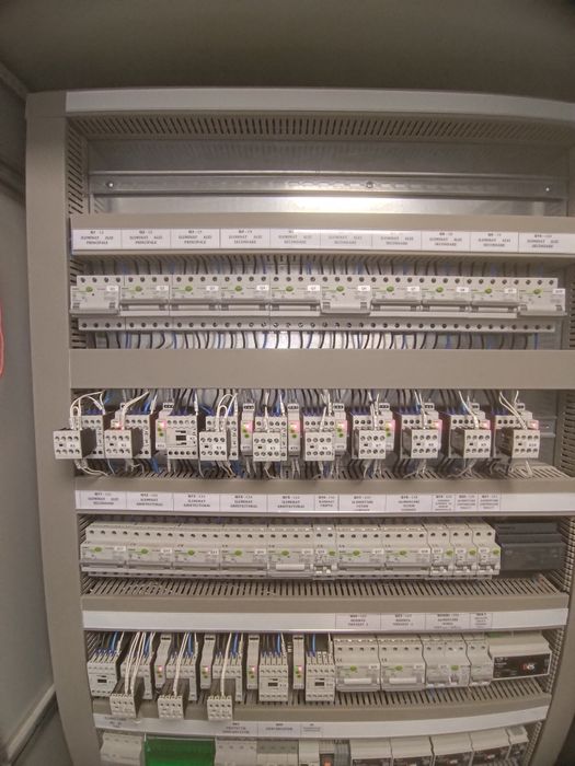 Electrician; Instalator