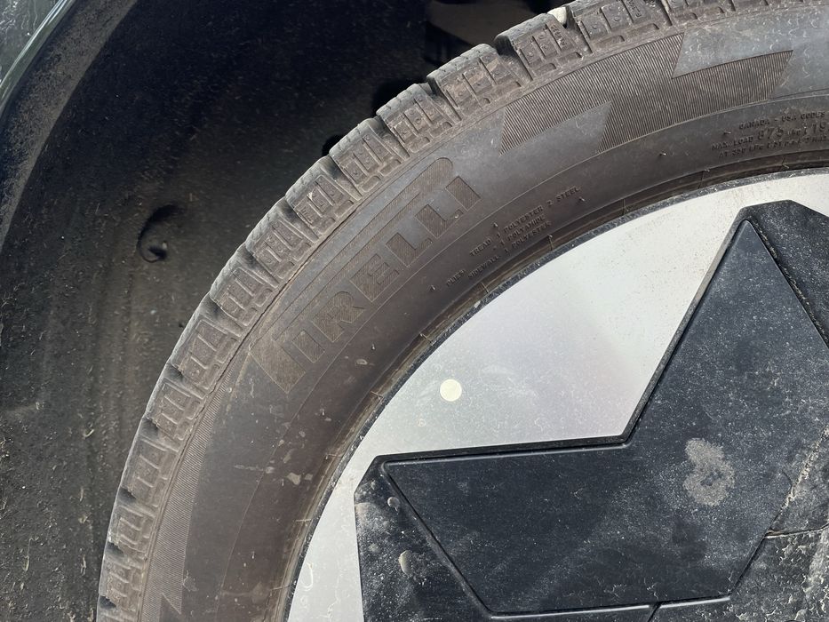 Шины pirelli 235/50/19 зима