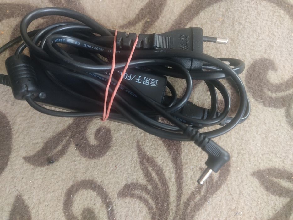 Зарядчик ноутбука