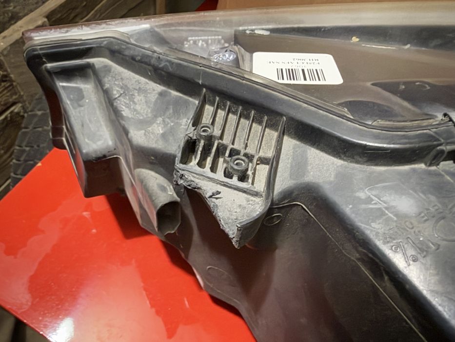 bmw x3 f25/x4 f26 десен фар xenon със завиване американски