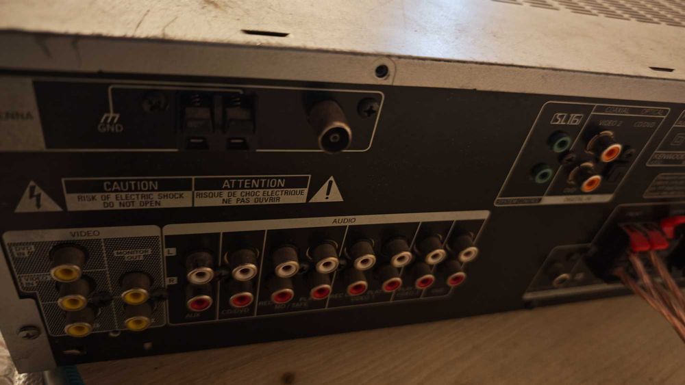 Продавам ресийвър kenwood  krf - v4070 d
