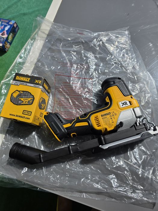 Fierastrau Pendular Dewalt DCS-335