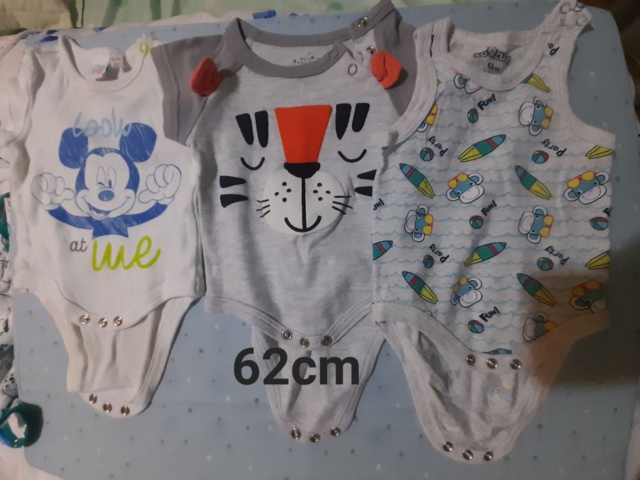Vând lot hăinuțe bebe
