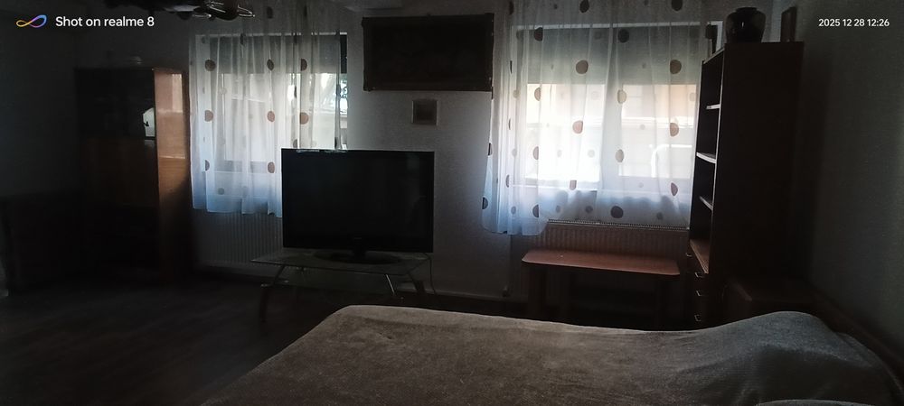 Închiriez studio