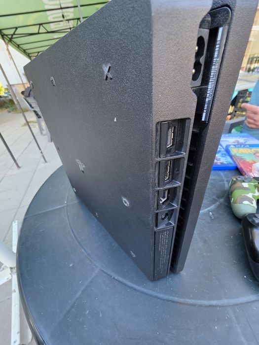 PS4 Slim 1TB + 9 игри + 2 джойстика –