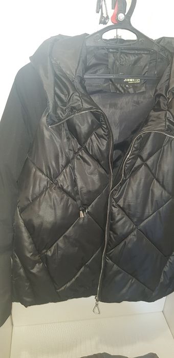 Продаю куртку осень весна