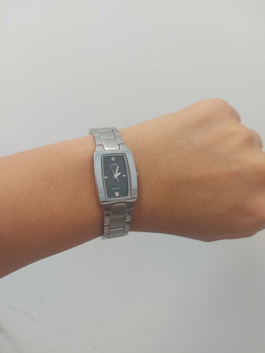 Дамски часовник Casio - метална верижка