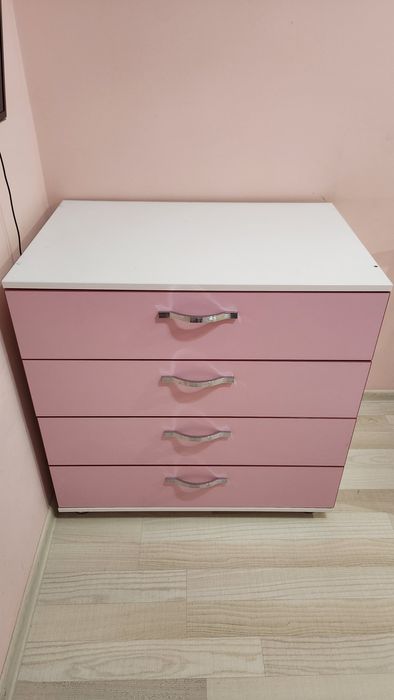 Mobila dresing, comoda si covor de vanzare