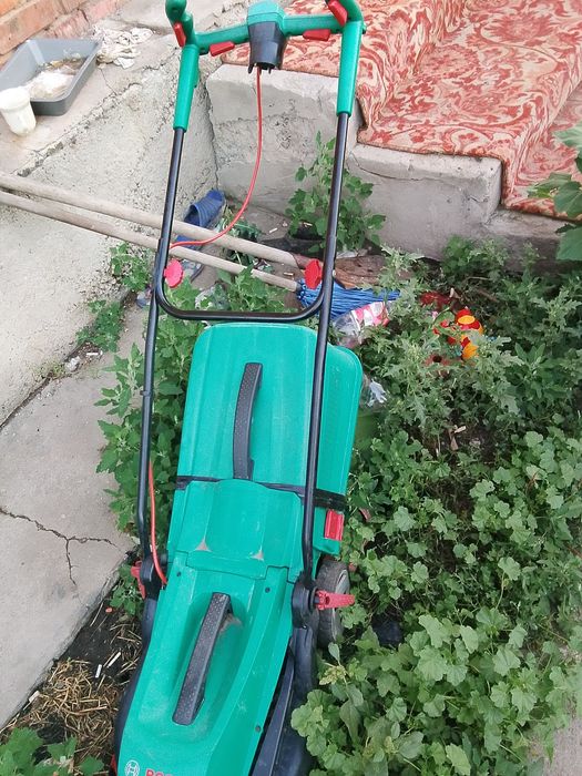Срочно продам газонокасилку бошш