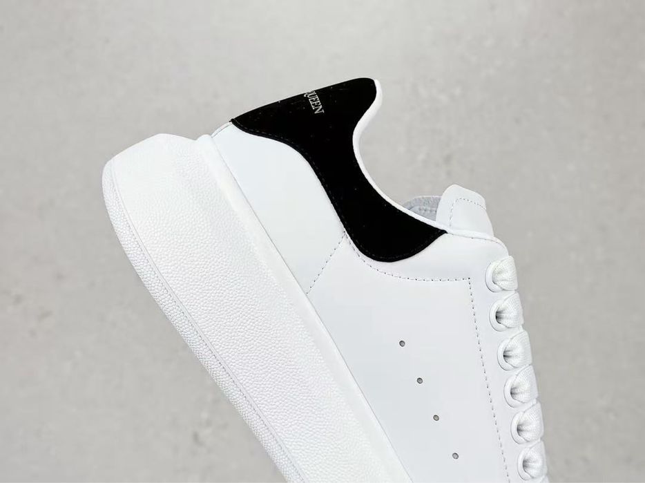 Alexander McQueen Oversized Sneaker – White/ Black Poze Reale