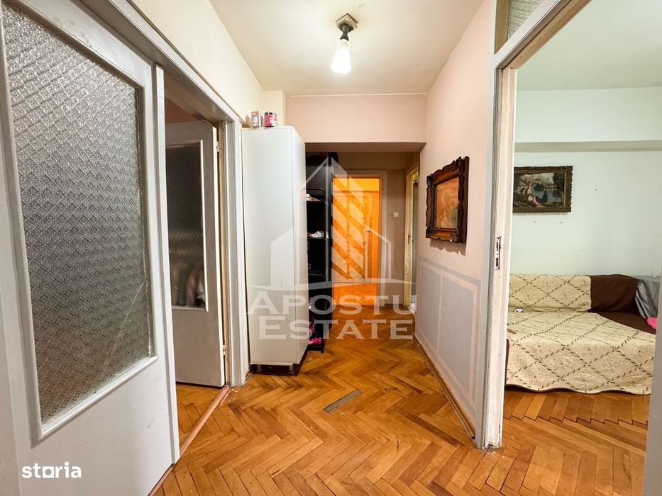 Apartament 4 camere, decomandat, 95mp, etaj 1, zona Turist, Sagului