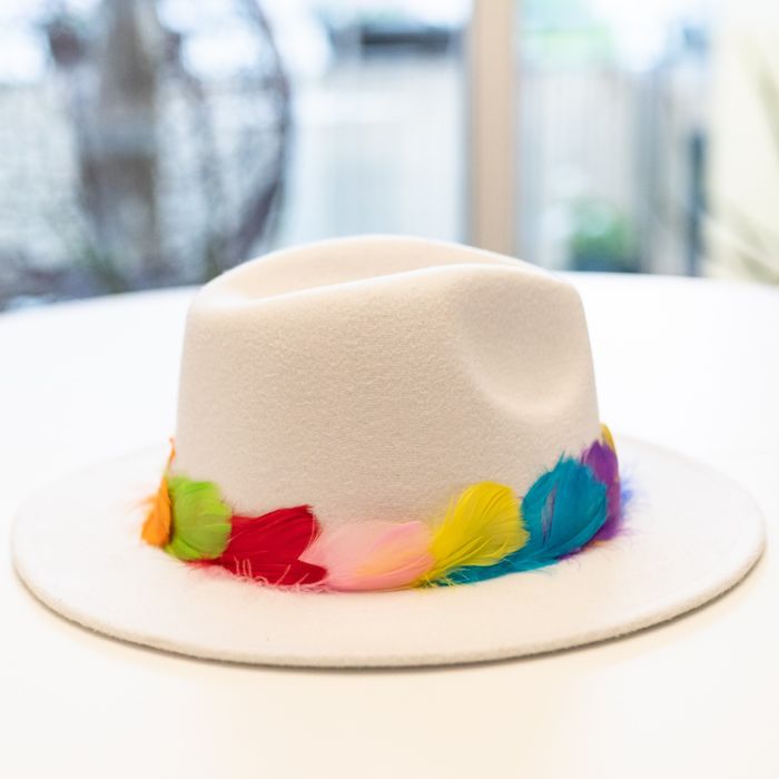 Palarie personalizata "feathres hat"