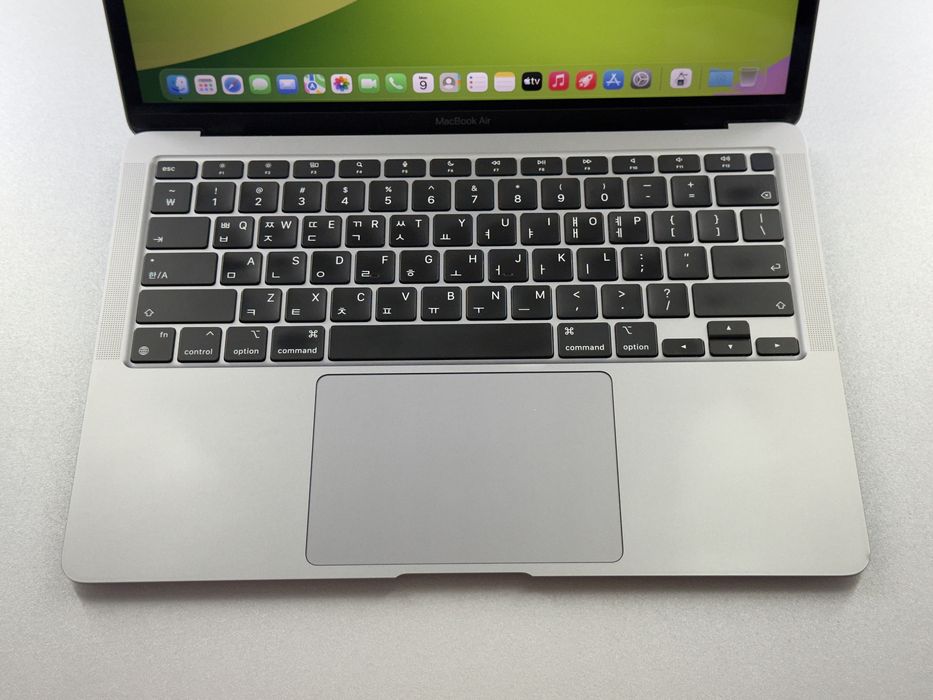 MacBook Air  M1 full box 85% yonks