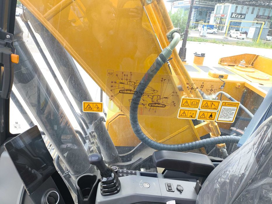 XCMG XE215G —  гусеничный гидравлический экскаватор 1.1 куб