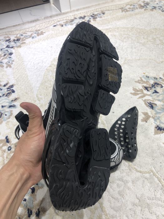 Продам Кроссовку