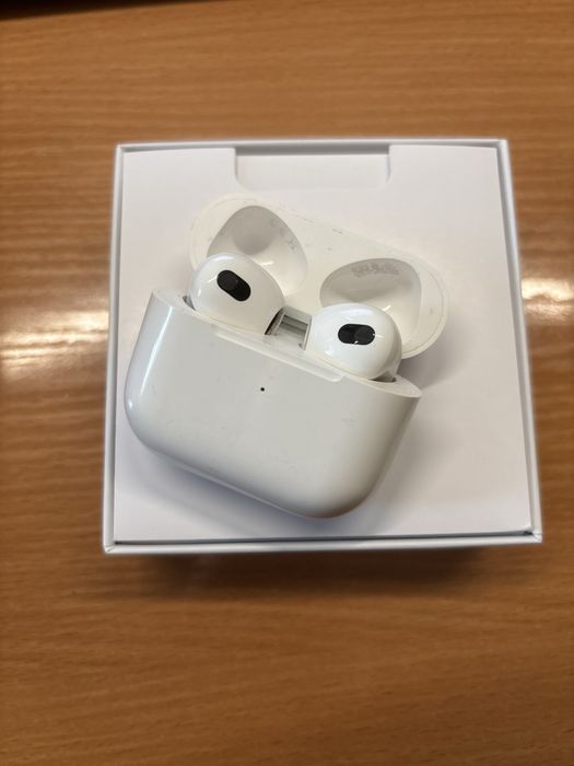 Наушники AirPods