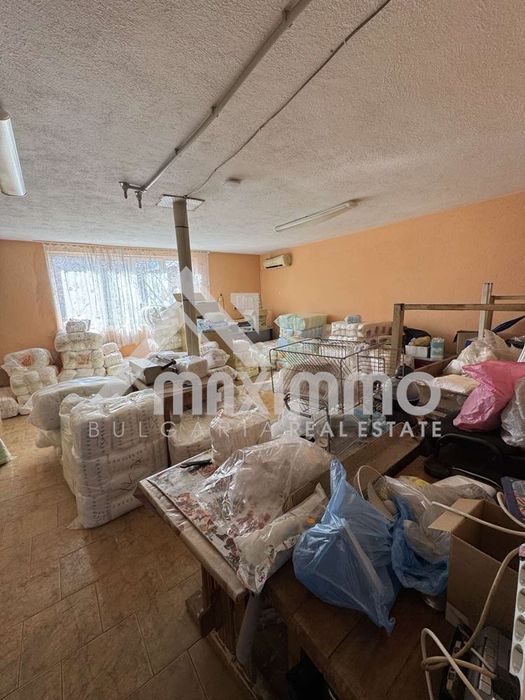 Дава се под наем Склад в Долни чифлик - 519 кв.м за 570 € - Снимка #4