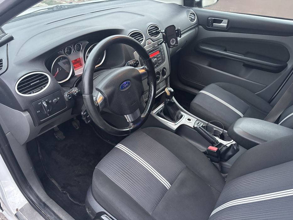 FORD Focus 2011 — imagine 5