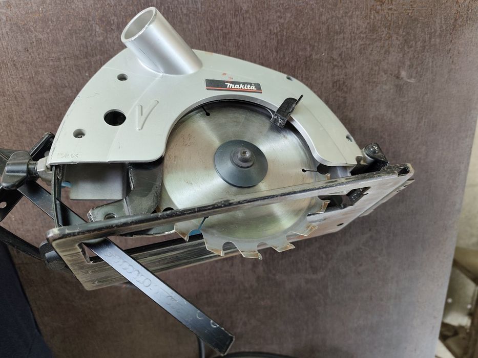 Fierăstrău circular manual Makita