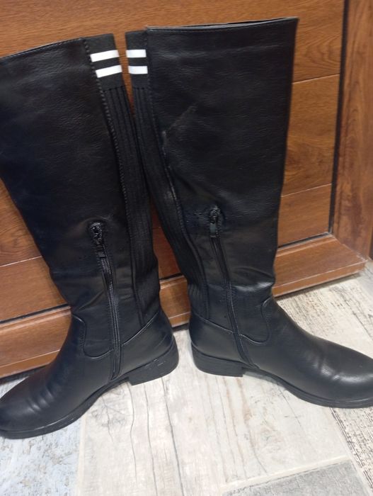 Високи ботуши черни и подарък чанта