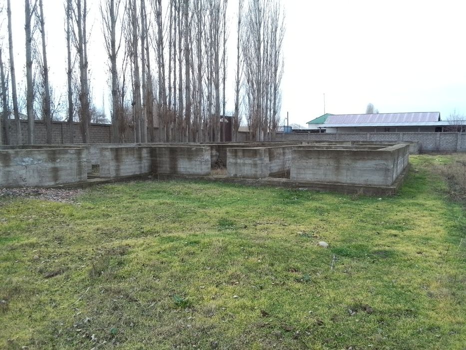 Участка сотилади. 11 соток. Хужжатлари бор. Тош.вил. Уртачирчиқ тум