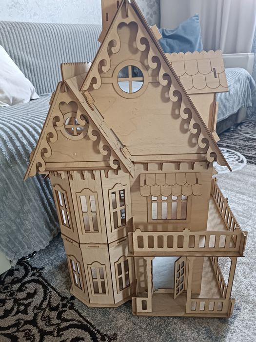 Продам кукольный домик.