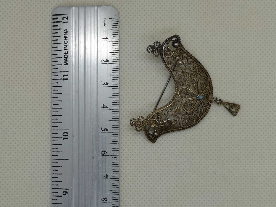 Broșă de Colecție "Păunii Regali" – Argint Aurit