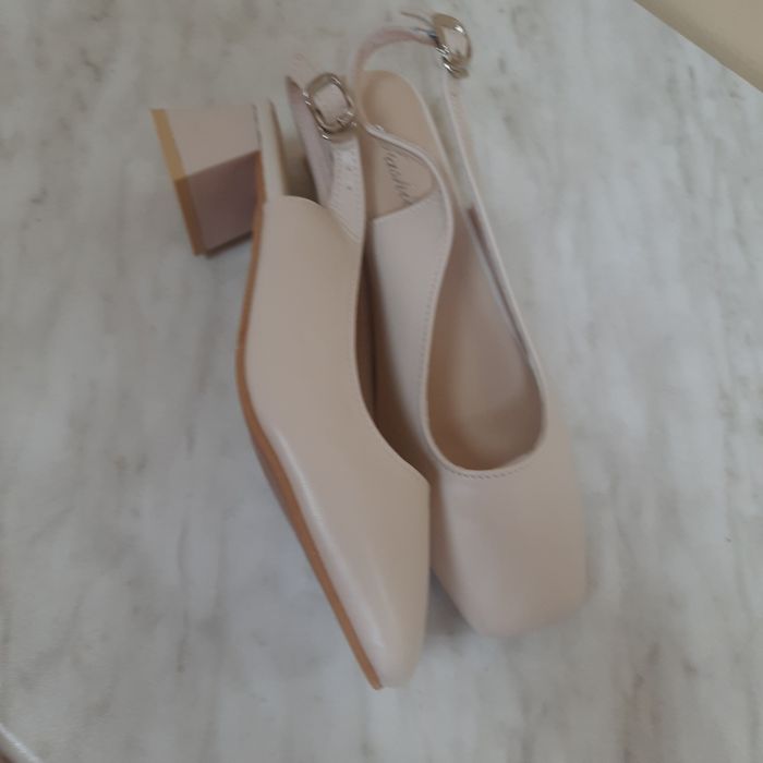 Продам босоножки 5000 тг