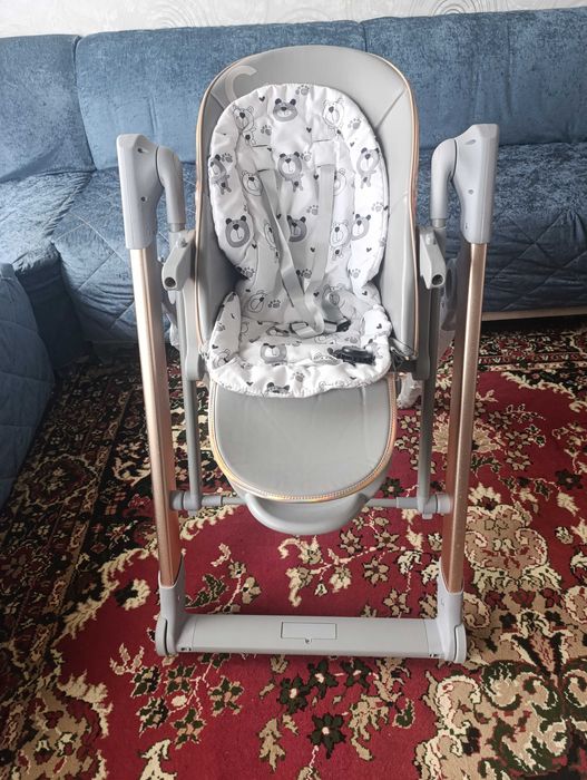 Lyulka va ovqatlanadigan stol juda ham baquvvat va yangi holatda.