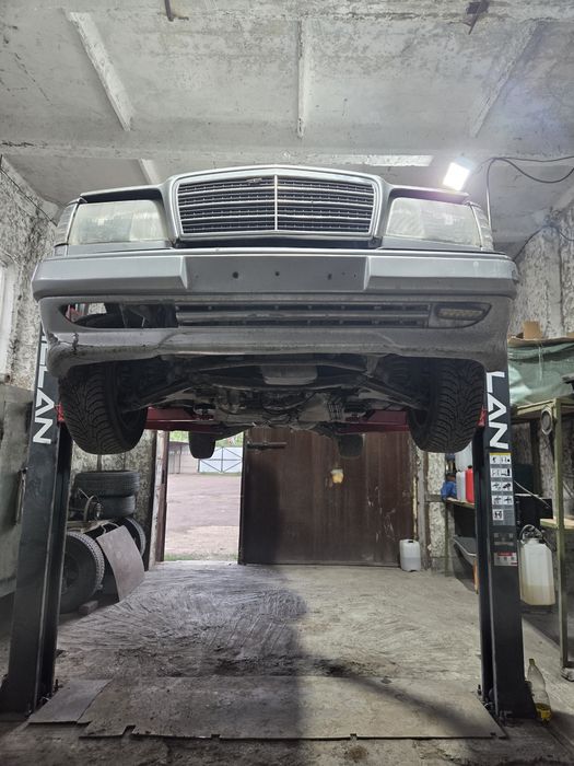 Бампер передний w124 мерседес