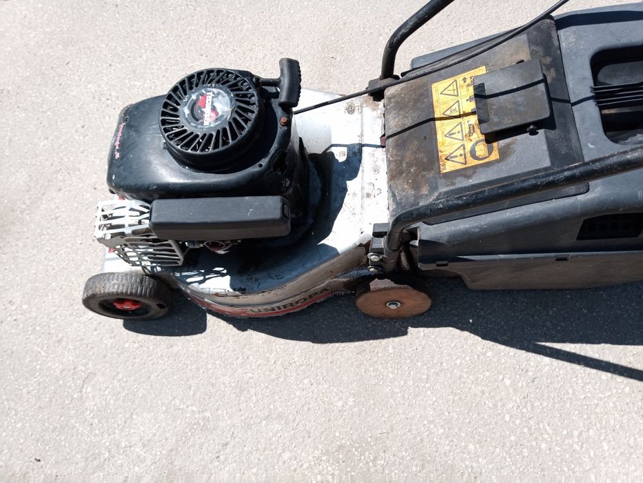 Продавам бензинова косачка uniropa power